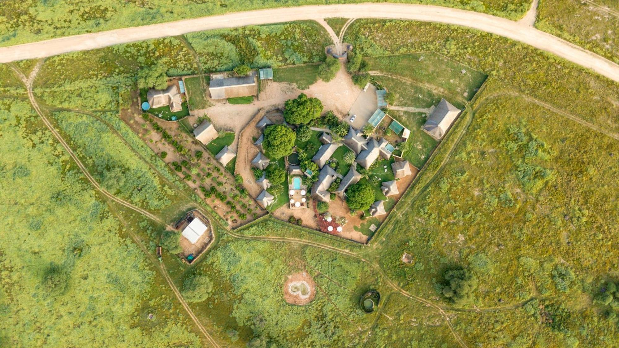 Frans Indongo Lodge Otjiwarongo Bagian luar foto